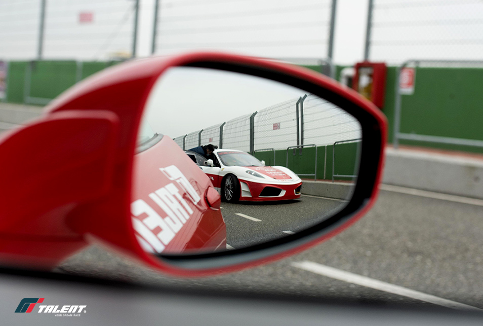 Guida sportiva, tecniche e segreti da vero pilota di auto da corsa